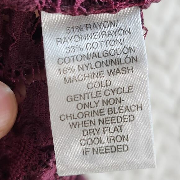 LOFT Women's Plum Floral Lace V-Neck Sz Medium Ruffle Hem Lace Top Romantic - Picture 4 of 6